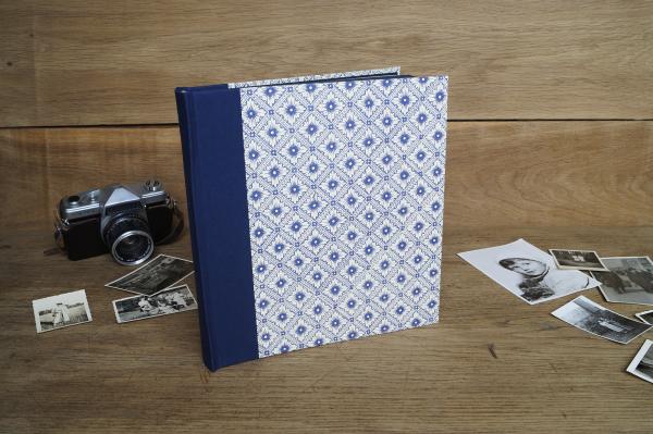 Klassisches Fotoalbum blau weiß Handarbeit